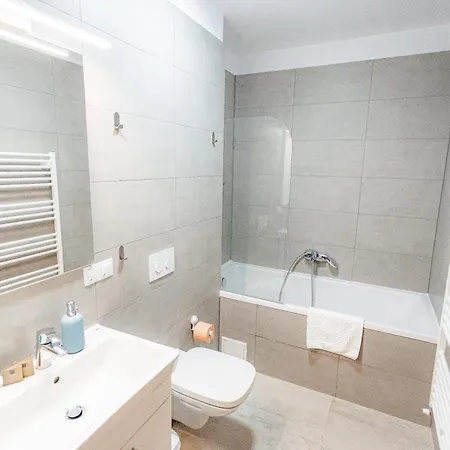 B&v 203 Coresi - Elegant Mountain Retreat Apartment
