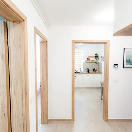 B&v 203 Coresi - Elegant Mountain Retreat Apartment