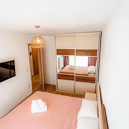 Apartment B&v 203 Coresi - Elegant Mountain Retreat *
