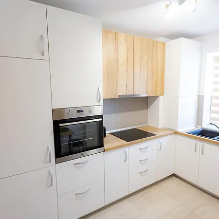 B&v 203 Coresi - Elegant Mountain Retreat Apartment