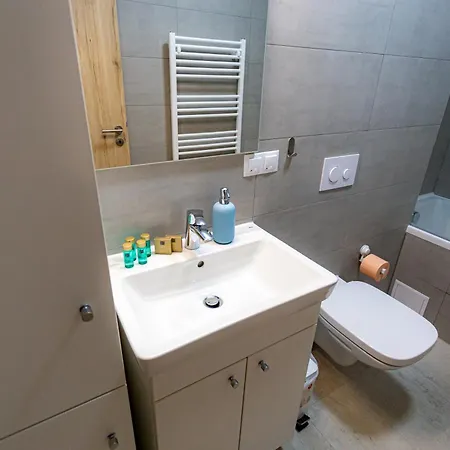 Apartment B&v 203 Coresi - Elegant Mountain Retreat *