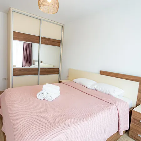 Apartment B&v 203 Coresi - Elegant Mountain Retreat
