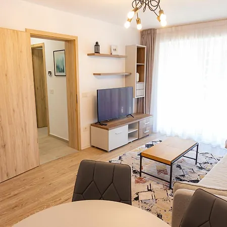 B&v 203 Coresi - Elegant Mountain Retreat Apartment *